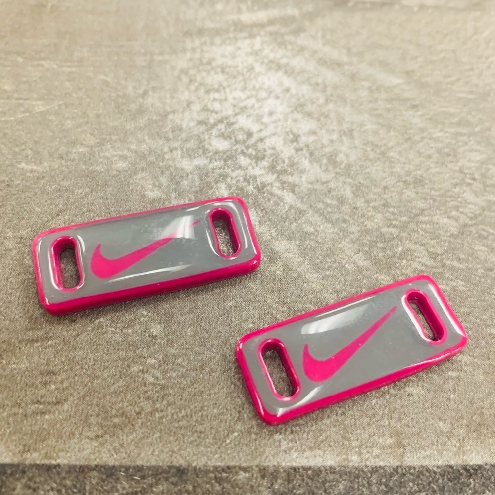 Nike Swoosh Lace Badge/Buckle • Pair
